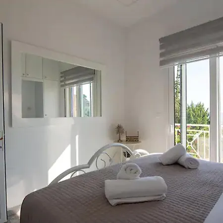 Le Petit Refuge 2 Floor Maisonette With Seaview Holiday home