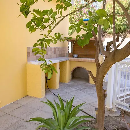 Le Petit Refuge 2 Floor Maisonette With Seaview Holiday home *