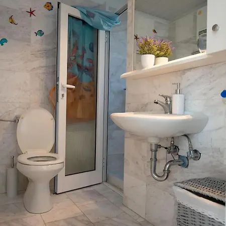 Le Petit Refuge 2 Floor Maisonette With Seaview Ferienhaus